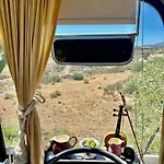 مكان تخييم Bus Unique & Private 3 Min From Coral Bay Akoursos