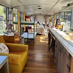 مكان تخييم Bus Unique & Private 3 Min From Coral Bay Akoursos