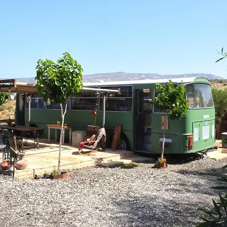 Green Bus Unique & Private 3 Min From Coral Bay