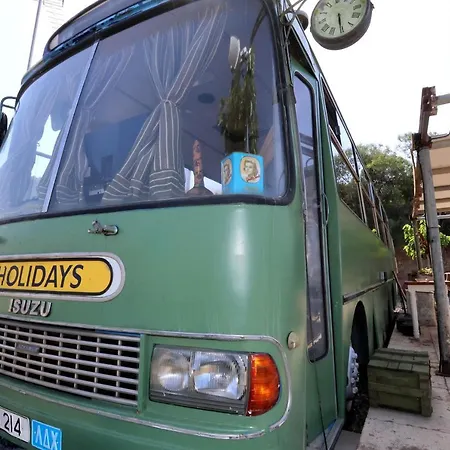 Green Bus Unique & Private 3 Min From Coral Bay