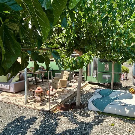 Bus Unique & Private 3 Min From Coral Bay Kemp