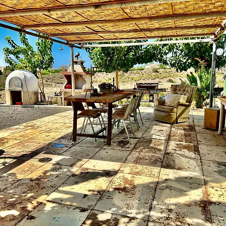 Bus Unique & Private 3 Min From Coral Bay Akoursos