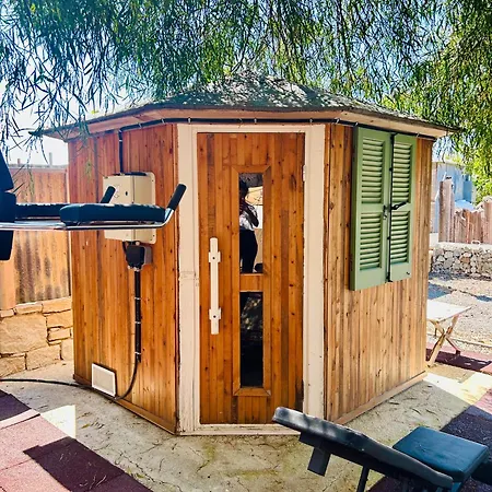 Bus Unique & Private 3 Min From Coral Bay * Akoursos