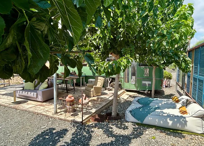 Bus Unique & Private 3 Min From Coral Bay Kemp