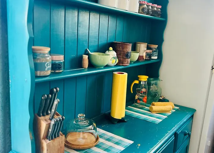 Kemp Bus Unique & Private 3 Min From Coral Bay Akoursos