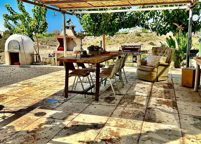 Bus Unique & Private 3 Min From Coral Bay Akoursos