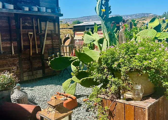 Bus Unique & Private 3 Min From Coral Bay Kemp