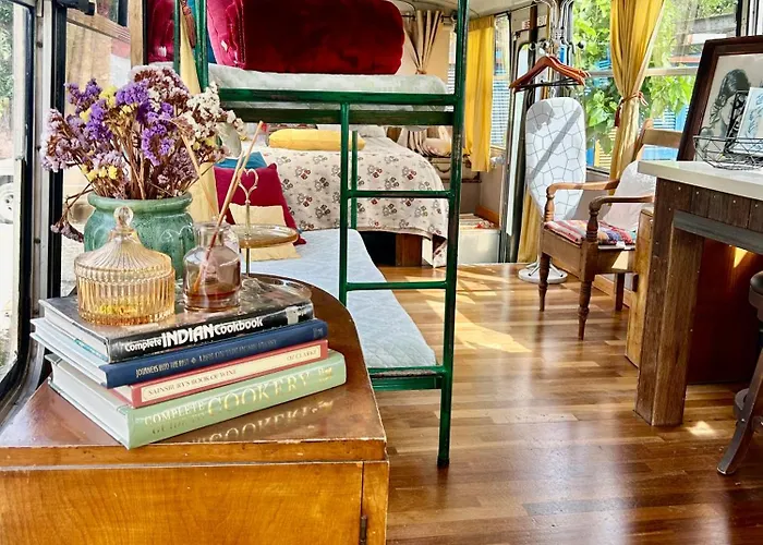 Kemp Bus Unique & Private 3 Min From Coral Bay