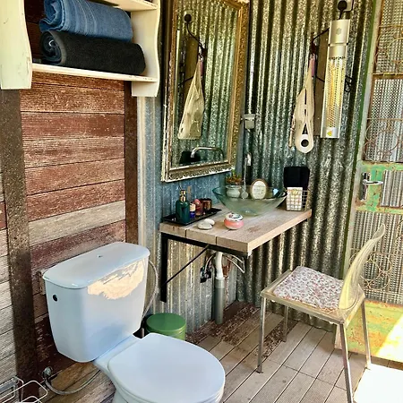 캠프장 Bus Unique & Private 3 Min From Coral Bay Akoursos