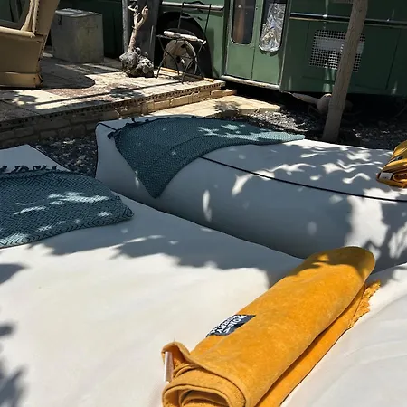 Bus Unique & Private 3 Min From Coral Bay 캠프장 Akoursos