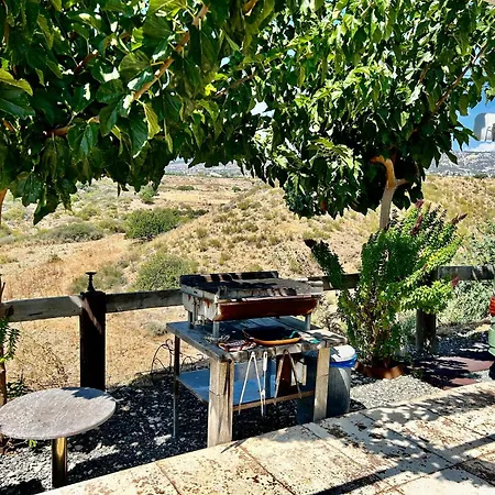 Bus Unique&private 3 Min From Coral Bay Camping Akoursos