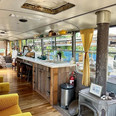 Кемпинг Bus Unique & Private 3 Min From Coral Bay Akoursos