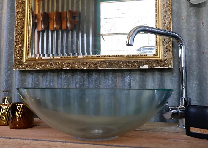 Camping Bus Unique & Private 3 Min From Coral Bay