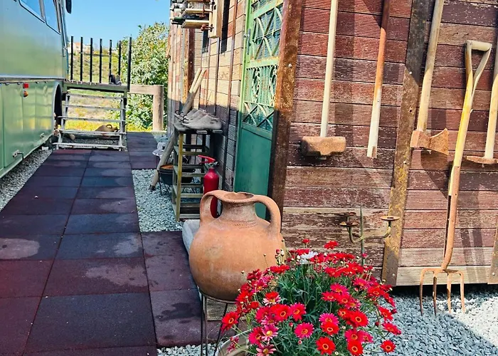 Camping Bus Unique & Private 3 Min From Coral Bay *